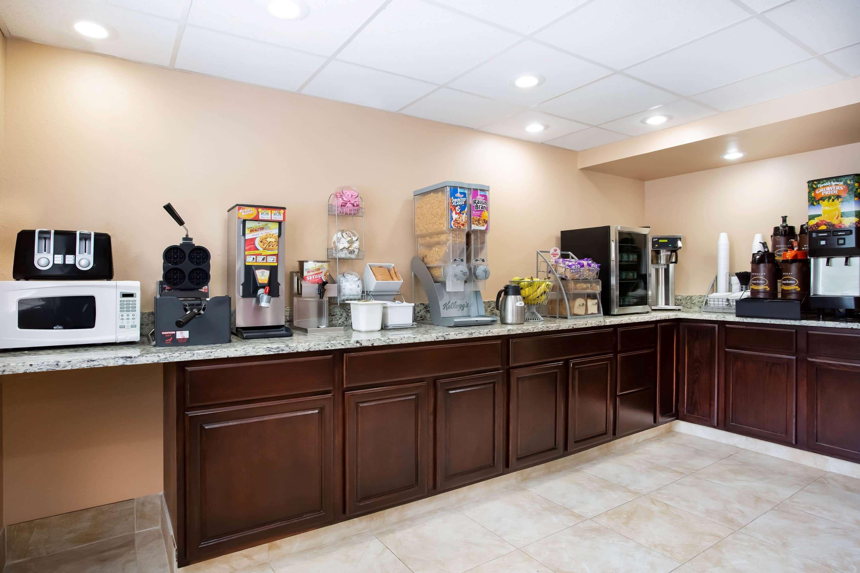 Super 8 By Wyndham Chester/Richmond Area Luaran gambar