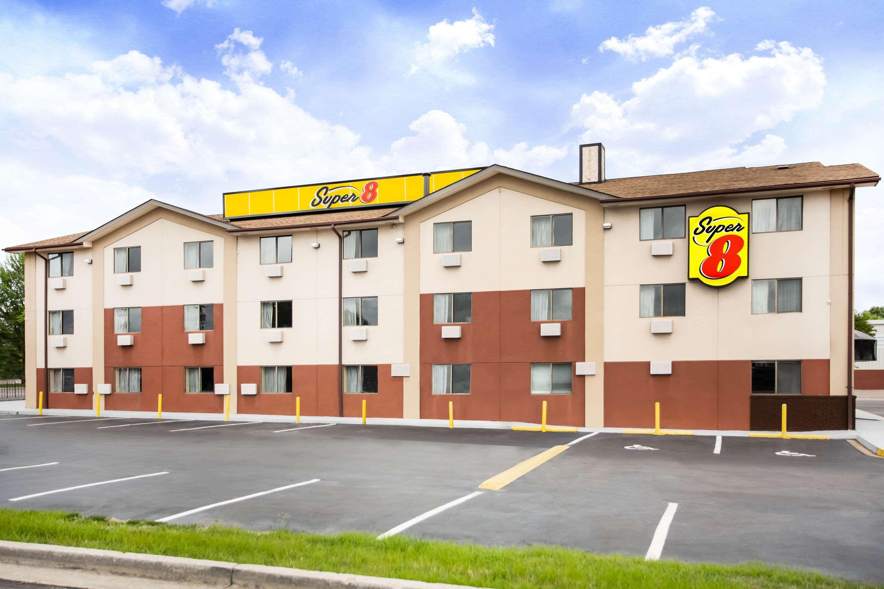 Super 8 By Wyndham Chester/Richmond Area Luaran gambar