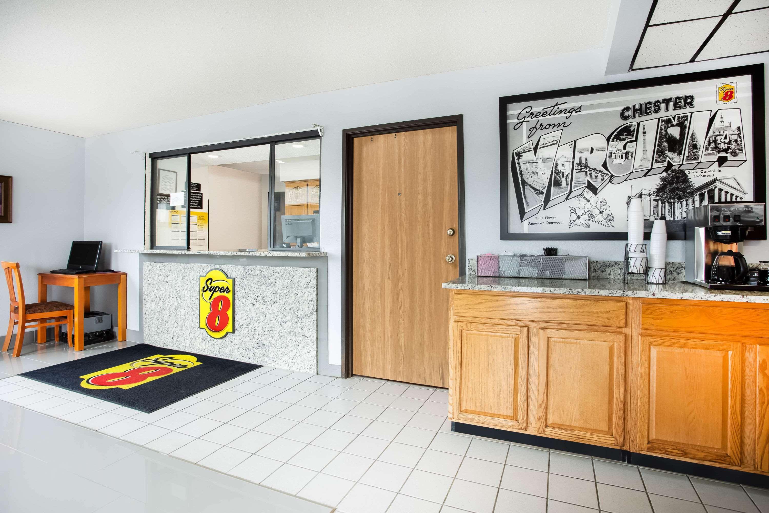 Super 8 By Wyndham Chester/Richmond Area Luaran gambar
