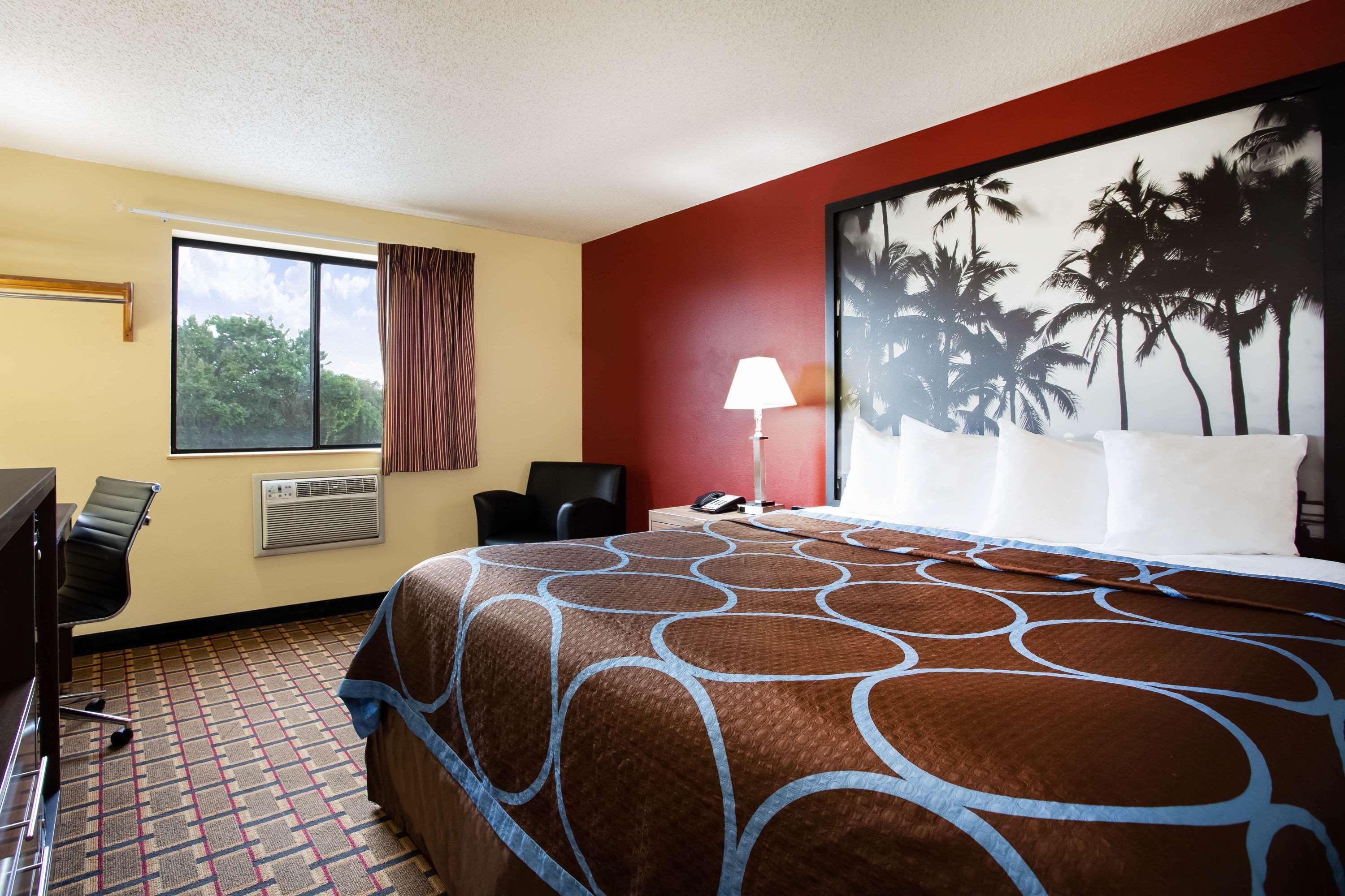 Super 8 By Wyndham Chester/Richmond Area Luaran gambar